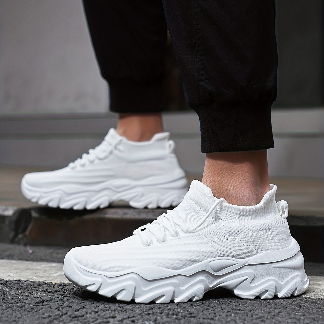 Men's Breathable Sneakers Comfortable Mesh Wear Resistant Outdoor Shoes