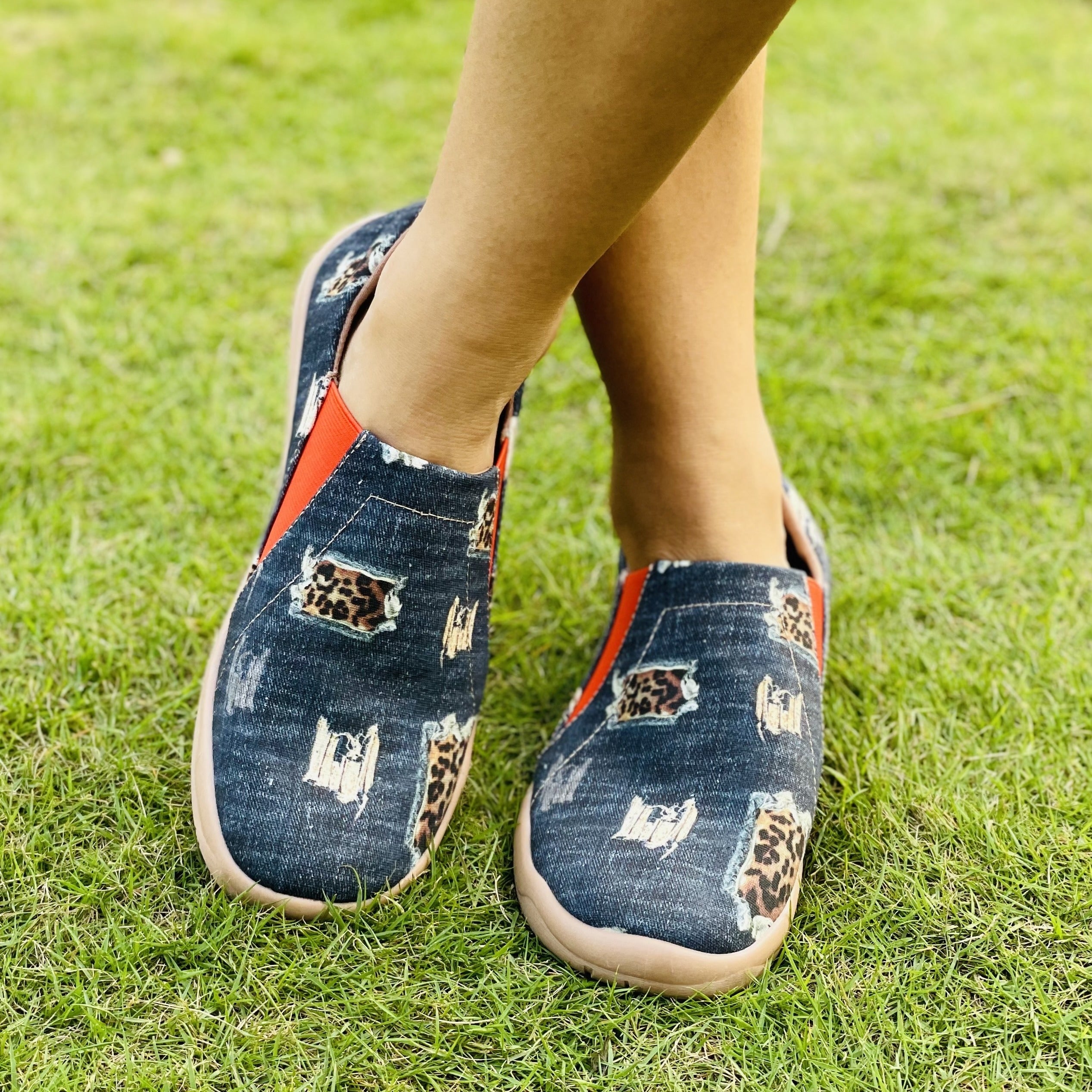 Leopard Pattern Slip-On Flat Canvas Shoes for Women