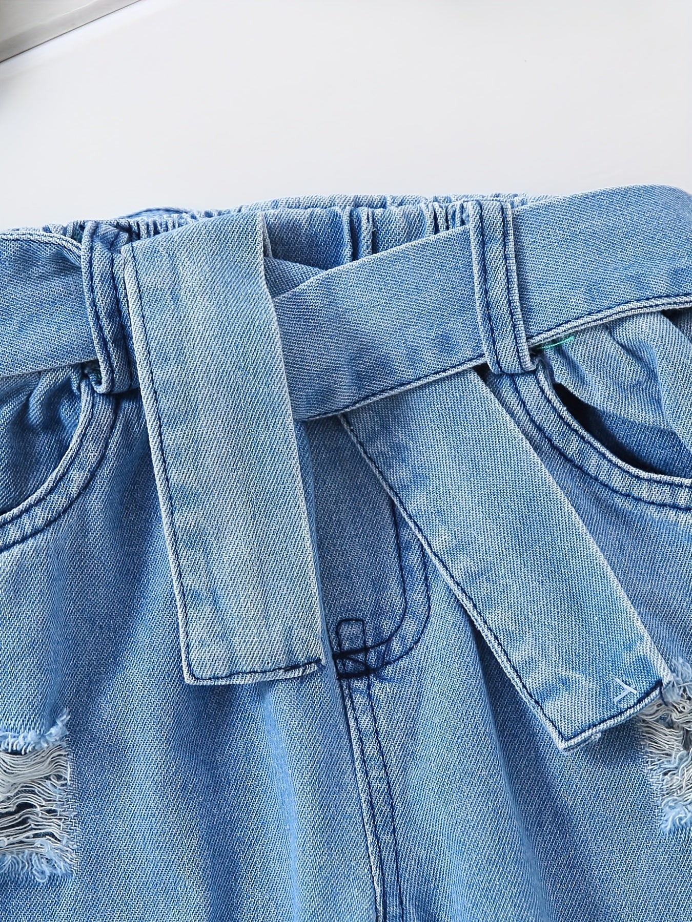 2pcs Toddler Girls Off Shoulder Denim Tube Top & Ripped Belted Jeans Set