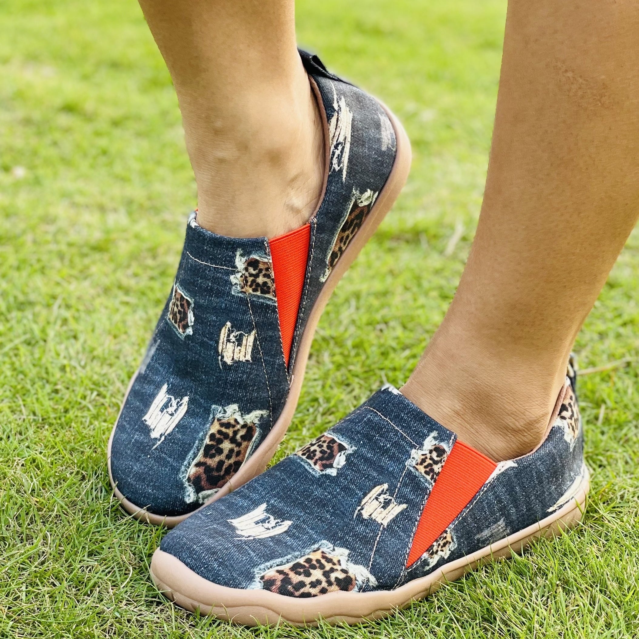 Leopard Pattern Slip-On Flat Canvas Shoes for Women