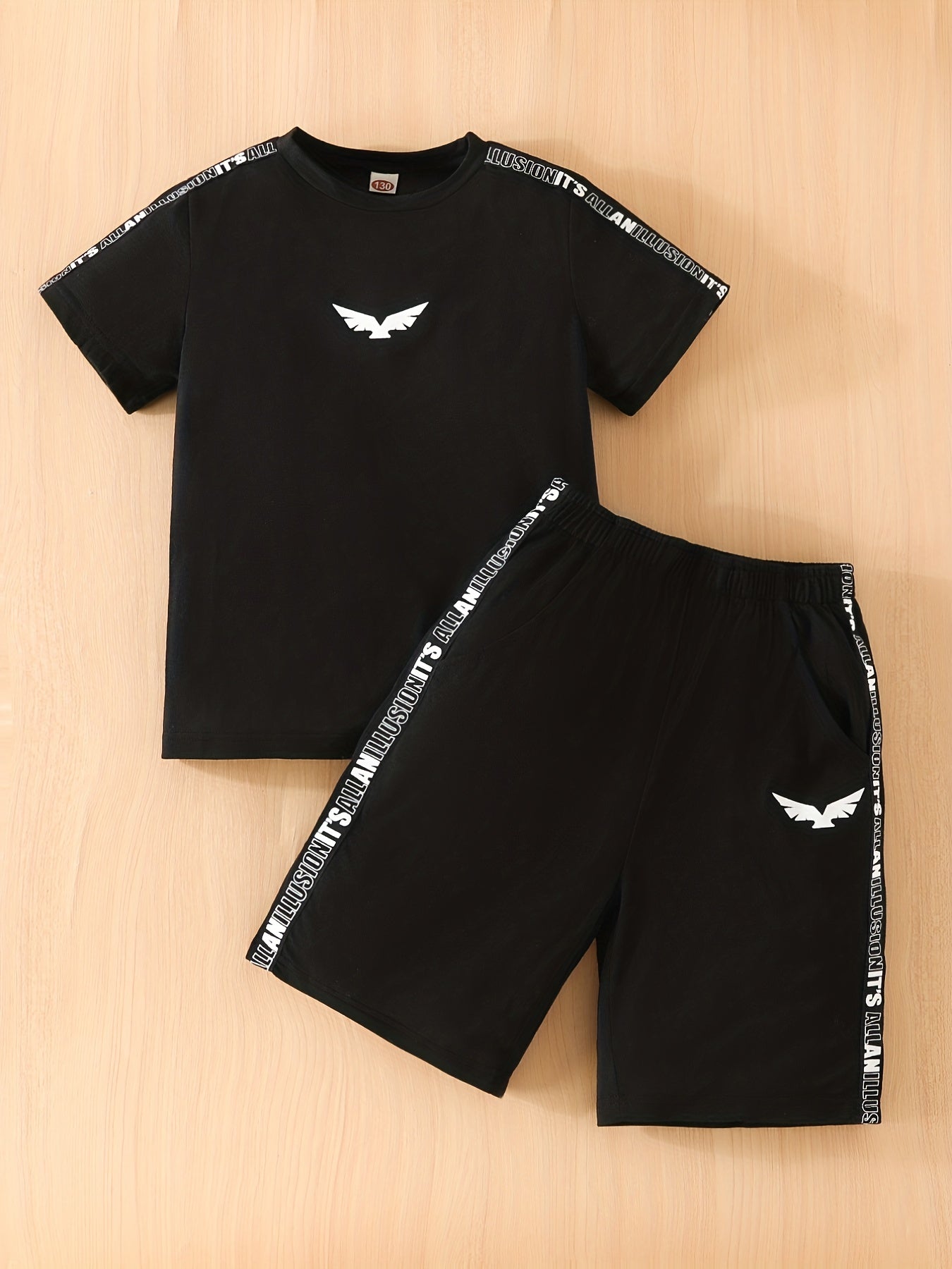2pcs Boys Letter Graphic Spliced T Shirts & Track Shorts Set