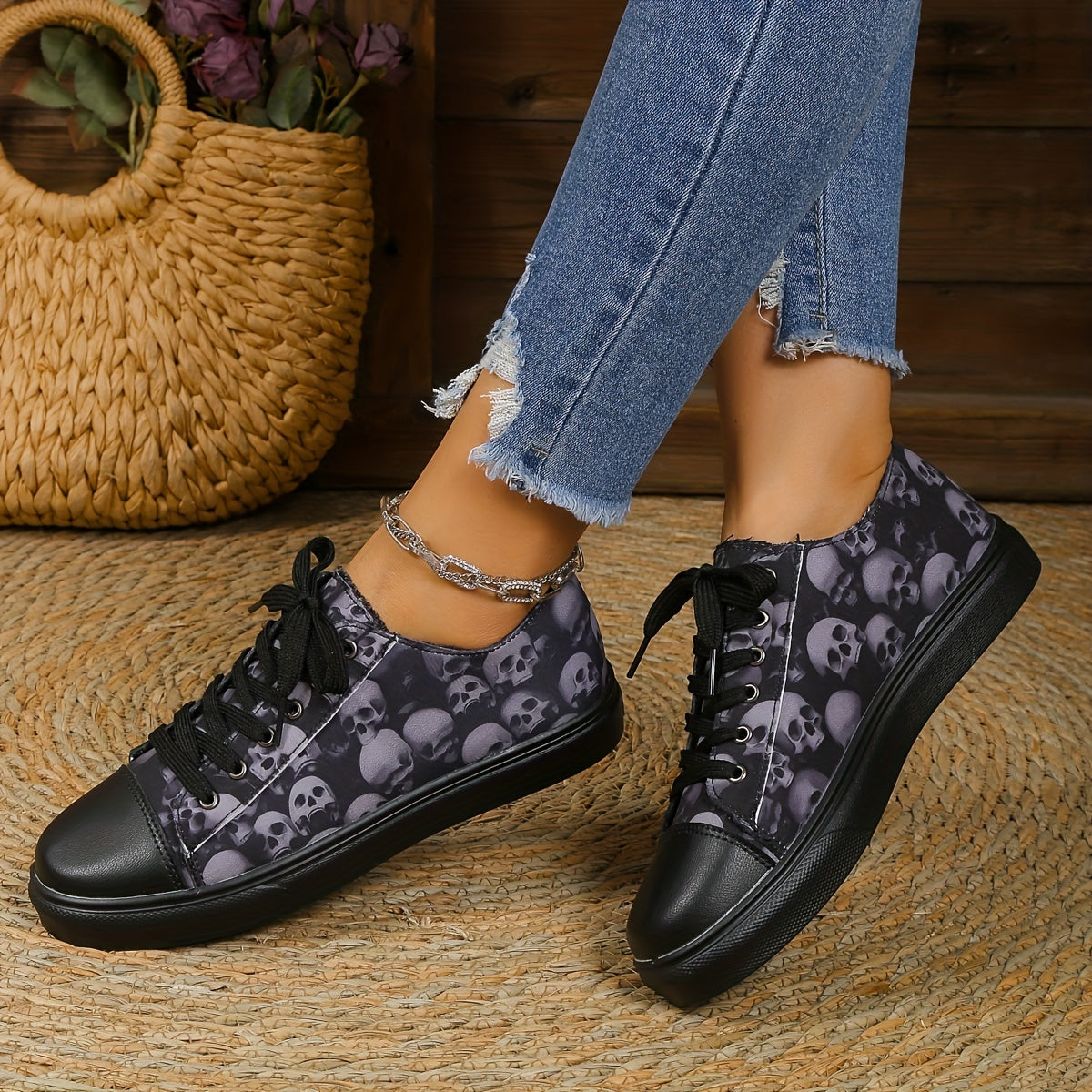 Women's Skull Pattern Flat Sneakers Lace Up Lightweight Canvas Shoes
