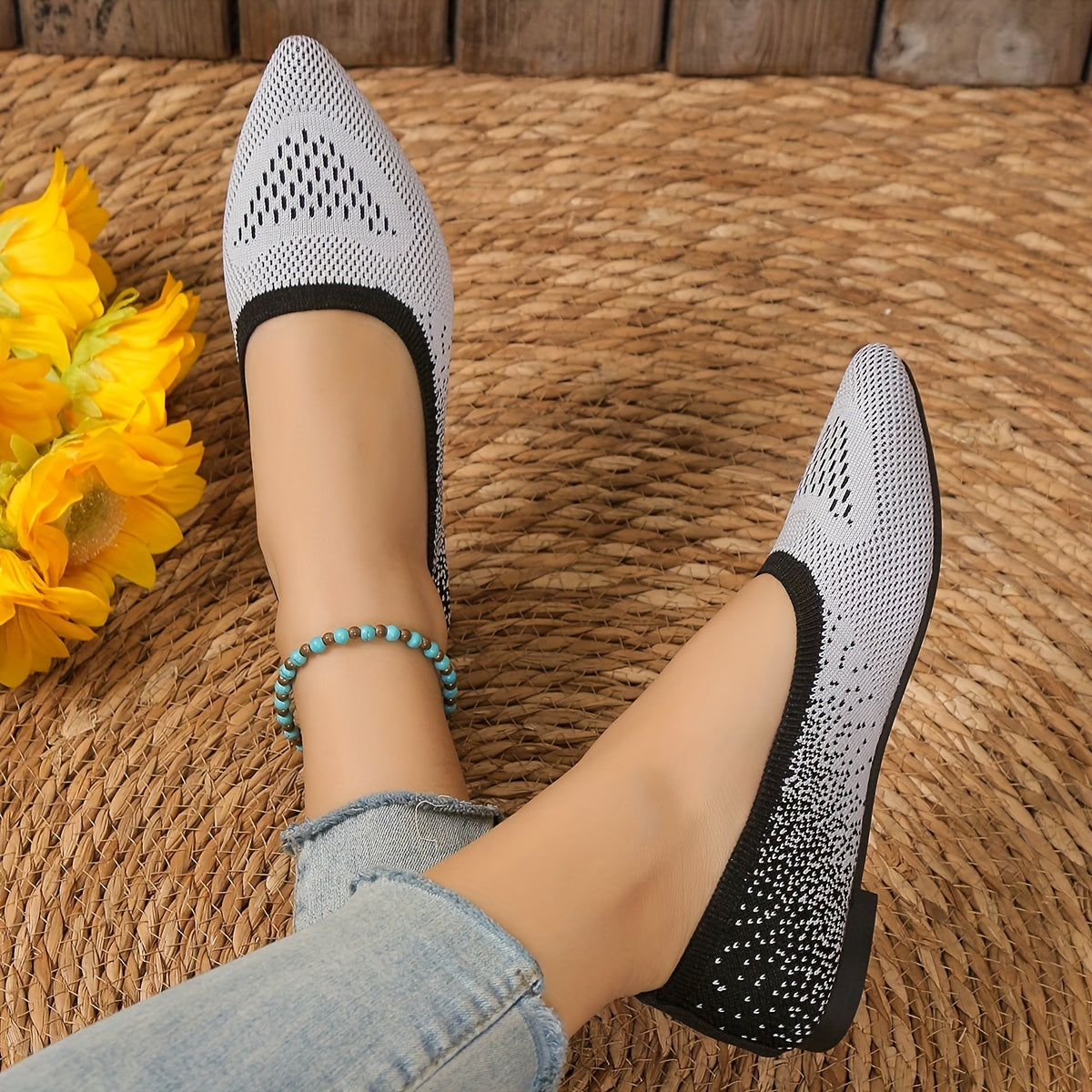 Women's Pointed Toe Ombre Knitted Ballet Flats