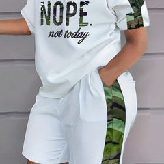 Camo & Slogan Print Top & Shorts Outfit Set