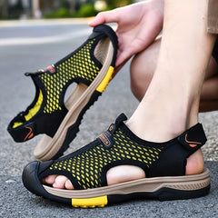 Men's Closed Toe Anti Collision Sandals Wear resistant Non Slip Beach Shoes