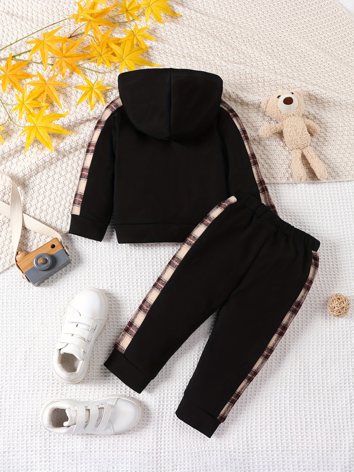 2pcs Baby Bear Plaid Patched Embroidered Hoodie Trousers Set