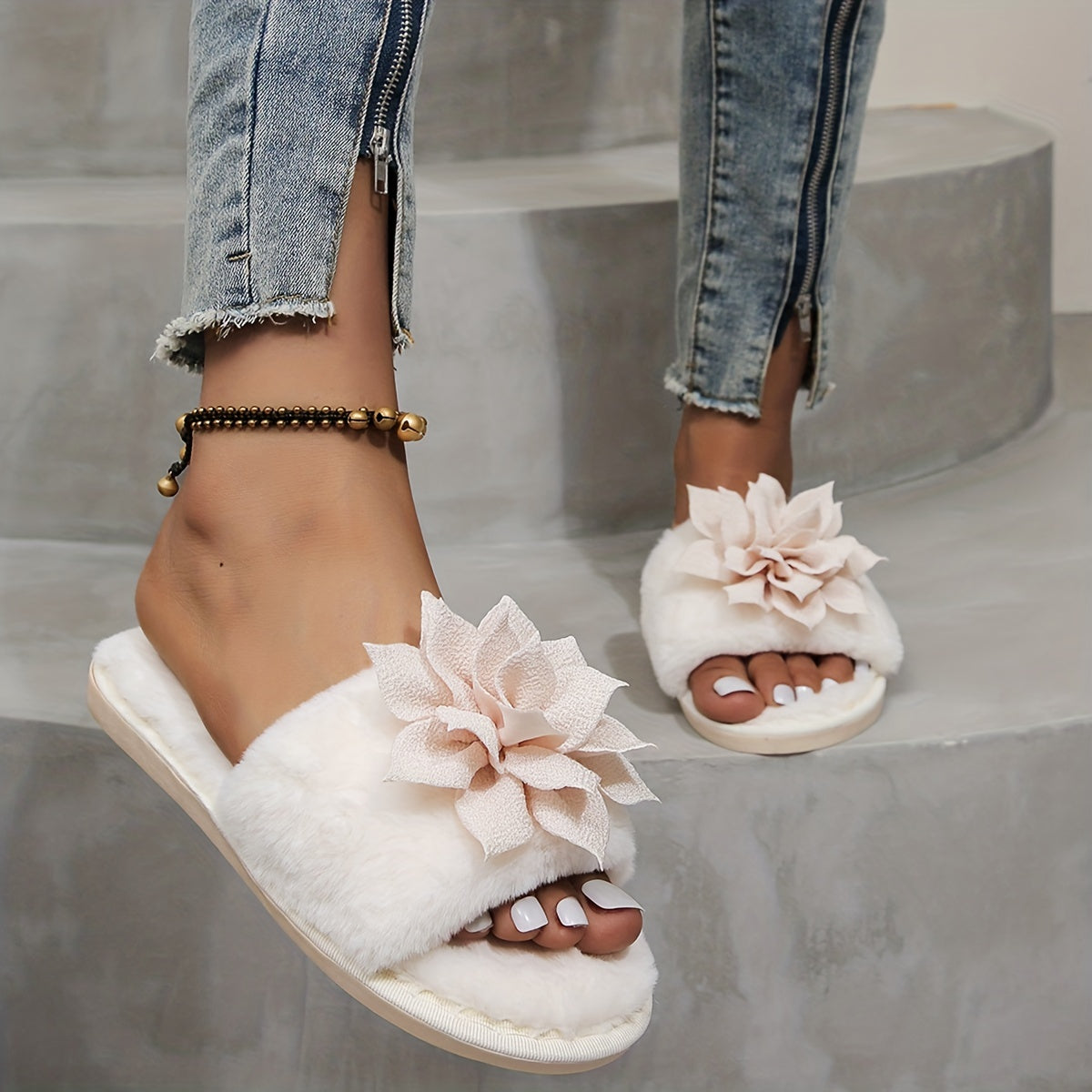 Women's Flower Decor Plush Slippers Lightweight Faux Fur Slip-Ons
