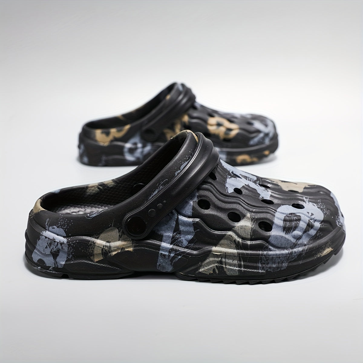 Women's Graffiti Clogs Hollow Out Garden Shoes Outdoor Shoes