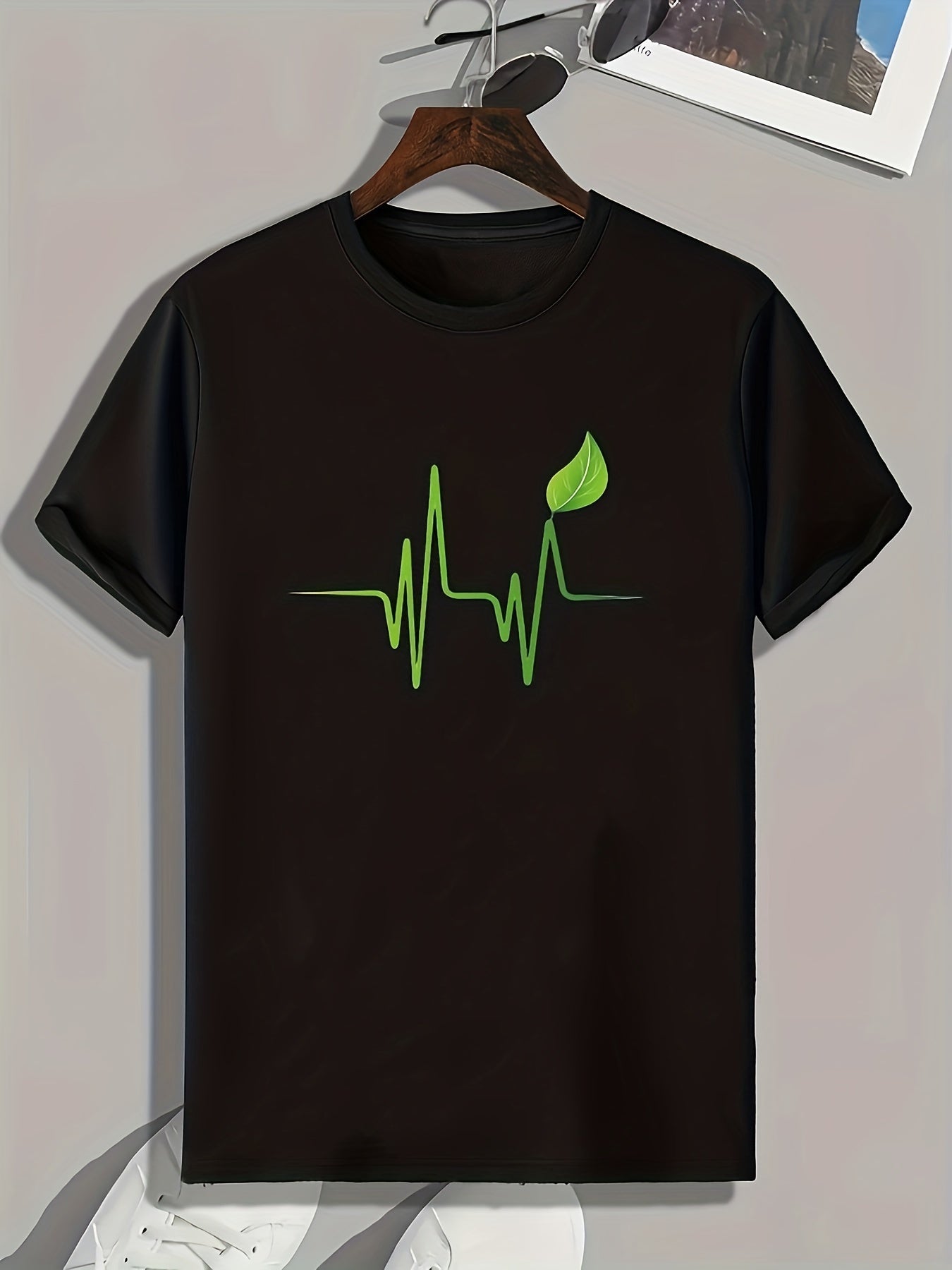 Curve And Leaf Print Men's Graphic T-shirt for Summer