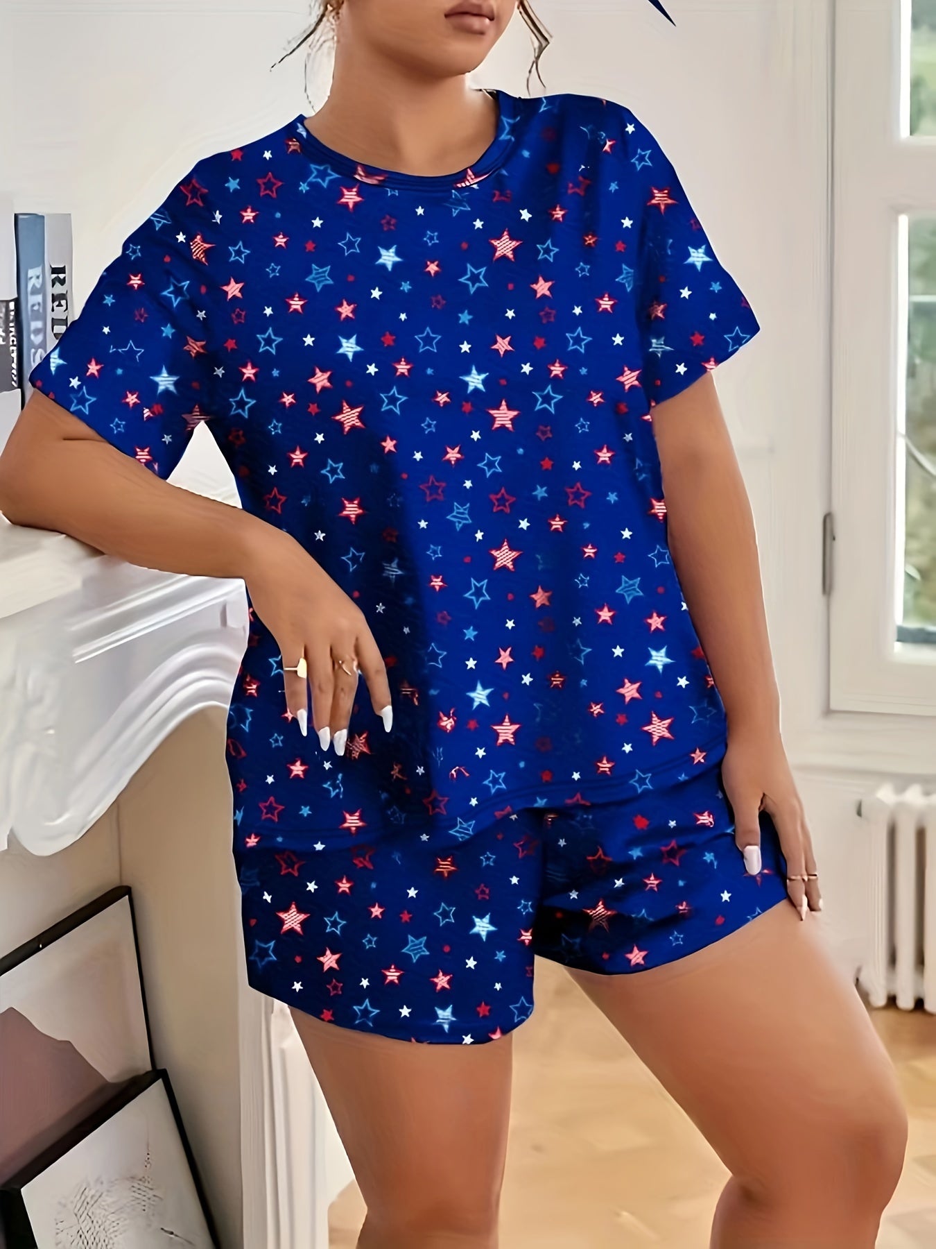 Star Print Tee & Shorts Pajama Set - Round Neck Loungewear