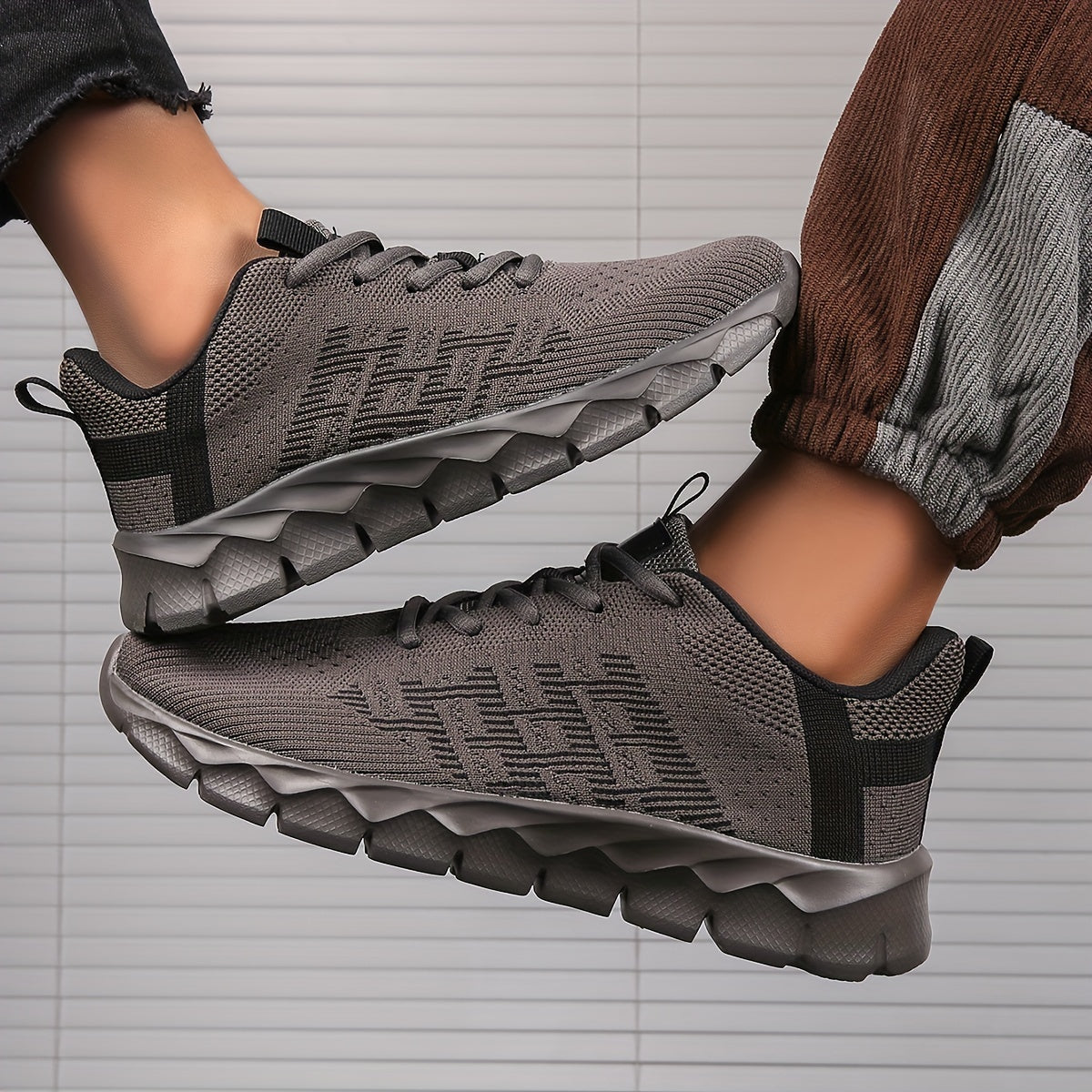 Breathable Woven Running Shoes Lightweight Shock Absorption Sneakers