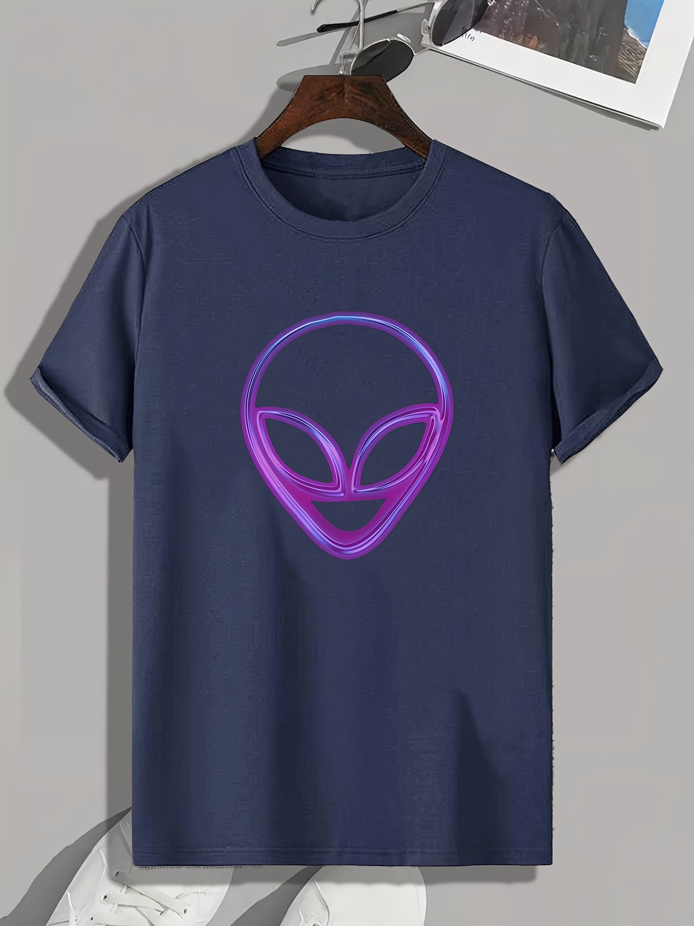 Alien Print Men's Graphic T-shirt for Summer