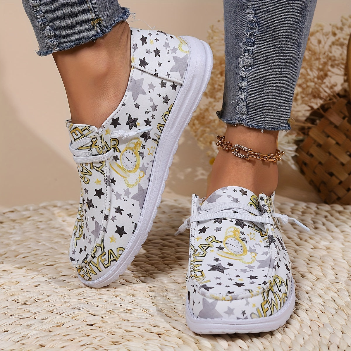 Women's Skate Shoes with Star & Year Letter Pattern, Lightweight Lace-Up Canvas