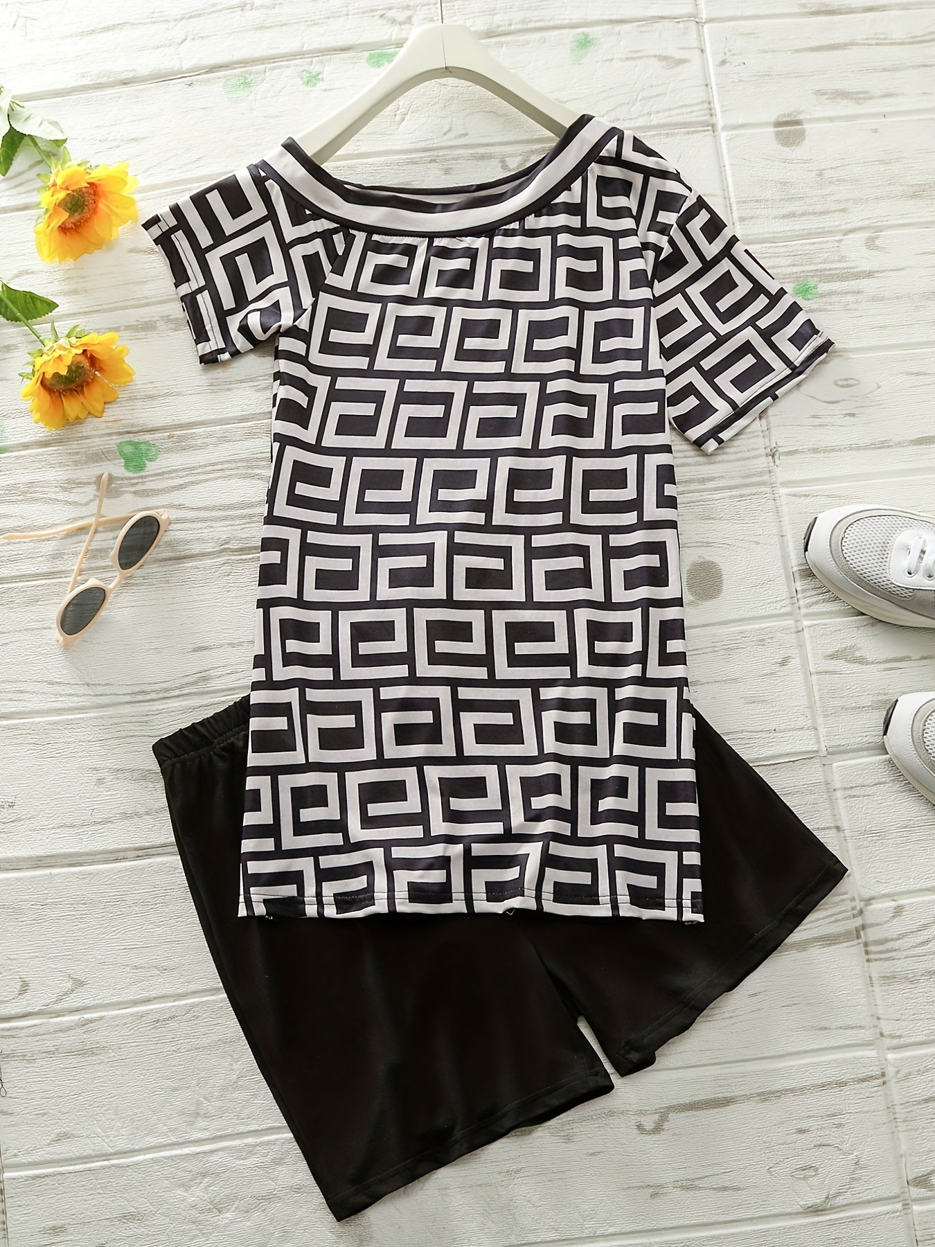 Greek Print Split Top & Solid Shorts Set Women's Outfit