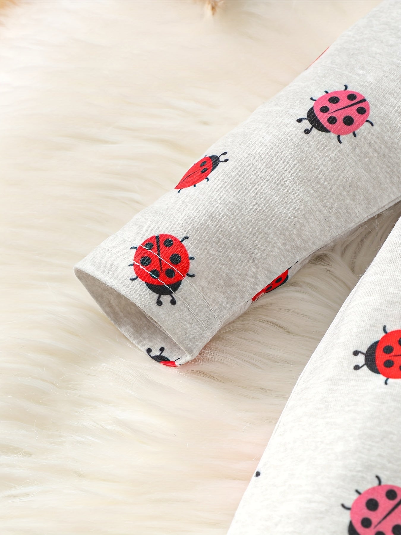 2pcs Baby Girls Ladybug Romper & Hat Set