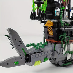 1155pcs Ghost Shark Pirate Building Blocks MOC Skeleton Crew Green Sails