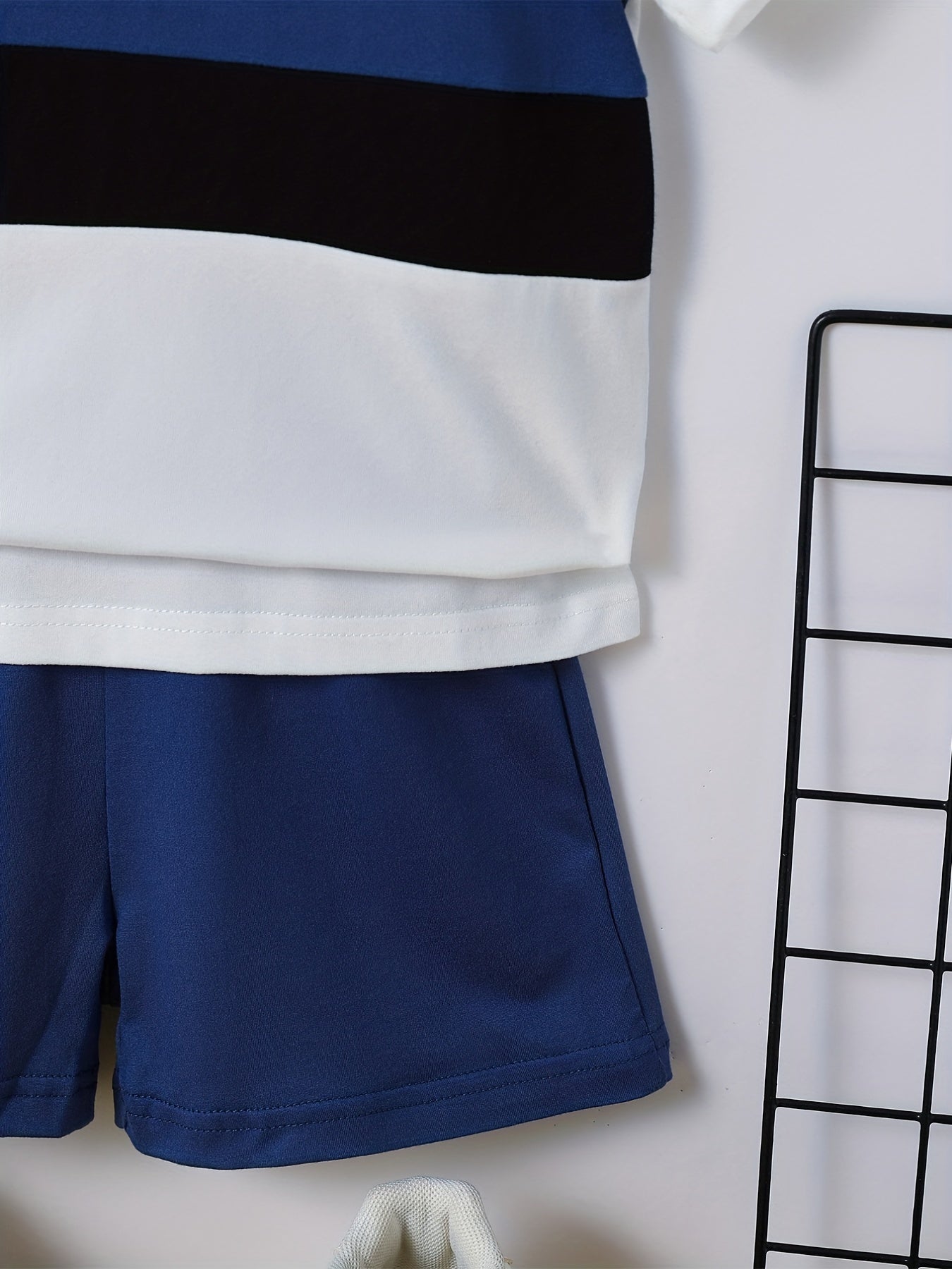 Boys 2pcs T shirt & Shorts Set Stripe Block Print Elastic Waist Crew Neck