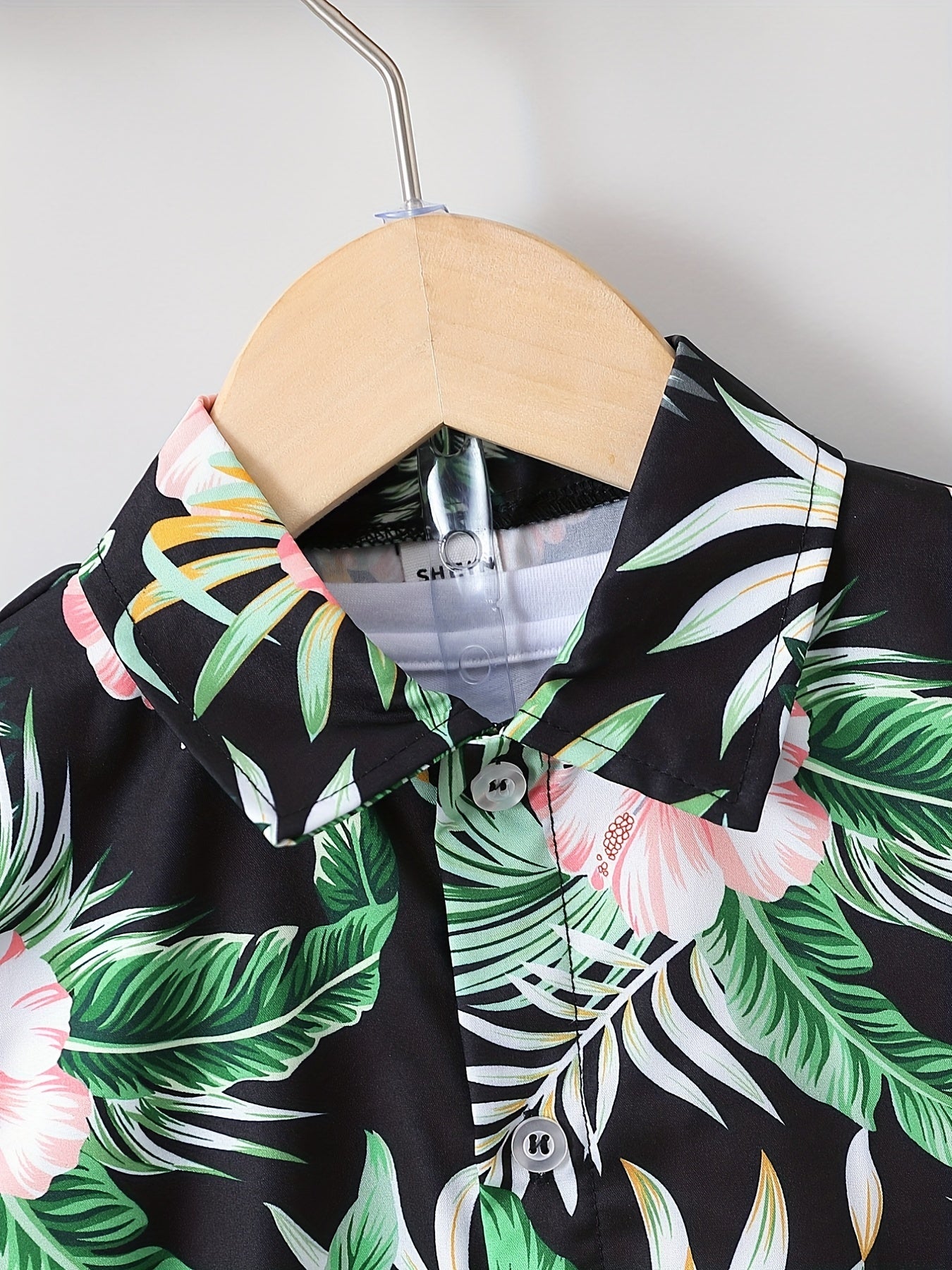 2pcs Boys Tropical Flowers Button Shirt & Shorts Set