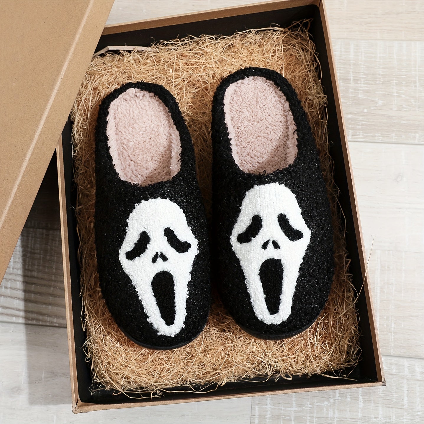 Skull Print Plush Lined Slip-On Slippers
