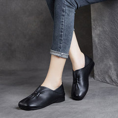 Women's Soft Sole Beanie Slip-on Loafers Retro Faux Leather Shoes