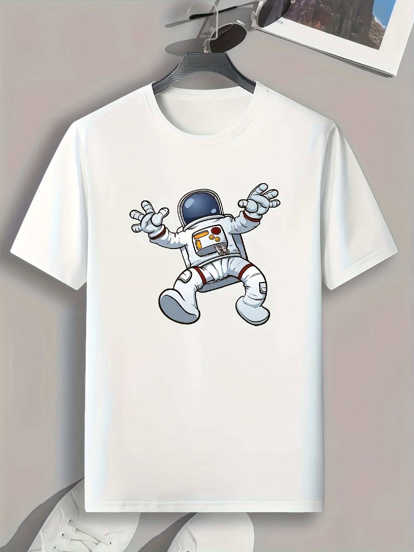 Astronaut Graphic Tee for Men, Casual Summer T-shirt