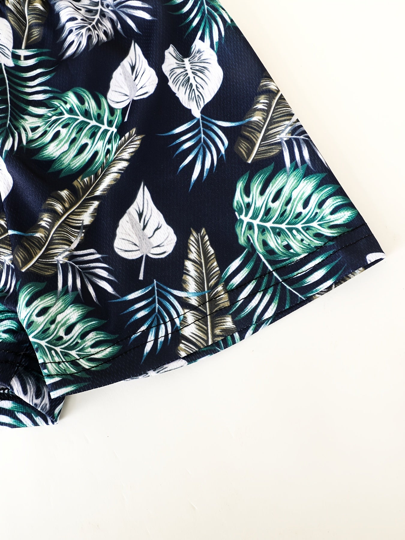 Boys Leaf Print Casual Outfit Round Neck T shirt & Shorts Set