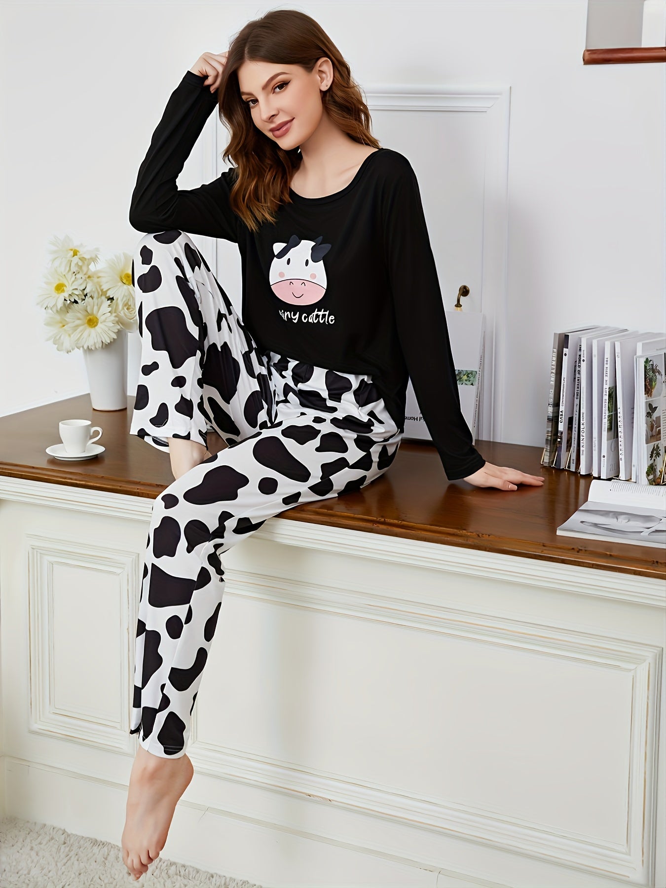 Cow Print Pajama Set Long Sleeve Crew Neck Top & Pants Women's Sleepwear