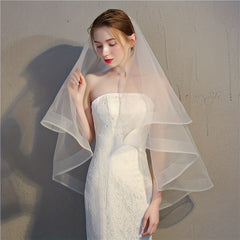 Short Bridal Wedding Veil with Lace Edge and Comb