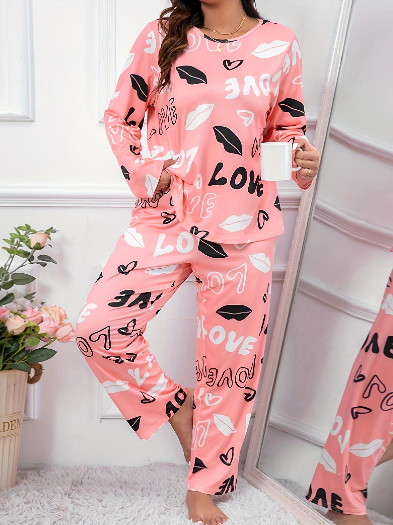 Kiss & Heart Print Tee & Pants Pajamas Lounge Set