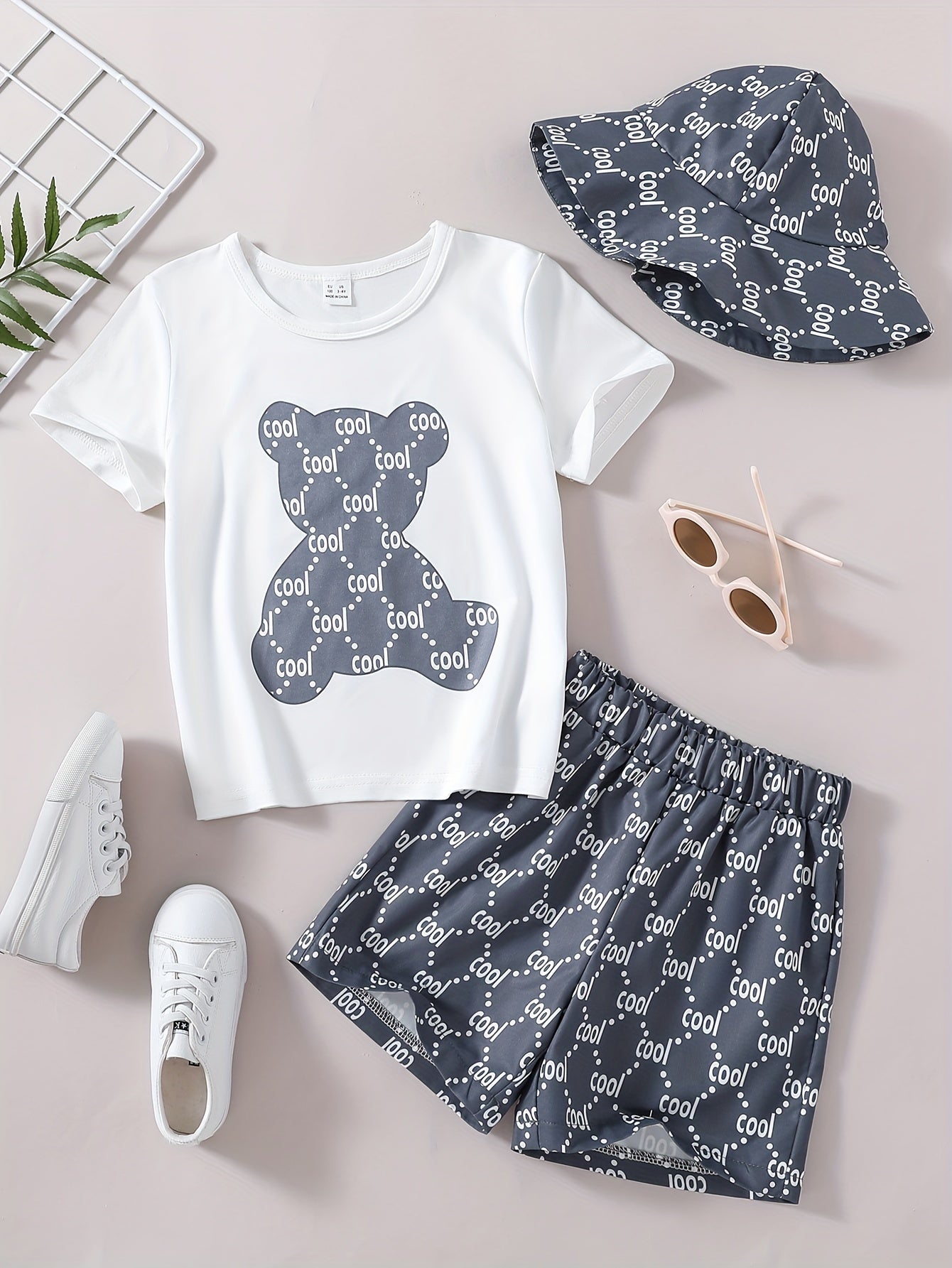 Bear Graphic Tee Top & Shorts & Hat 3pcs Suit Little Boys Outfit