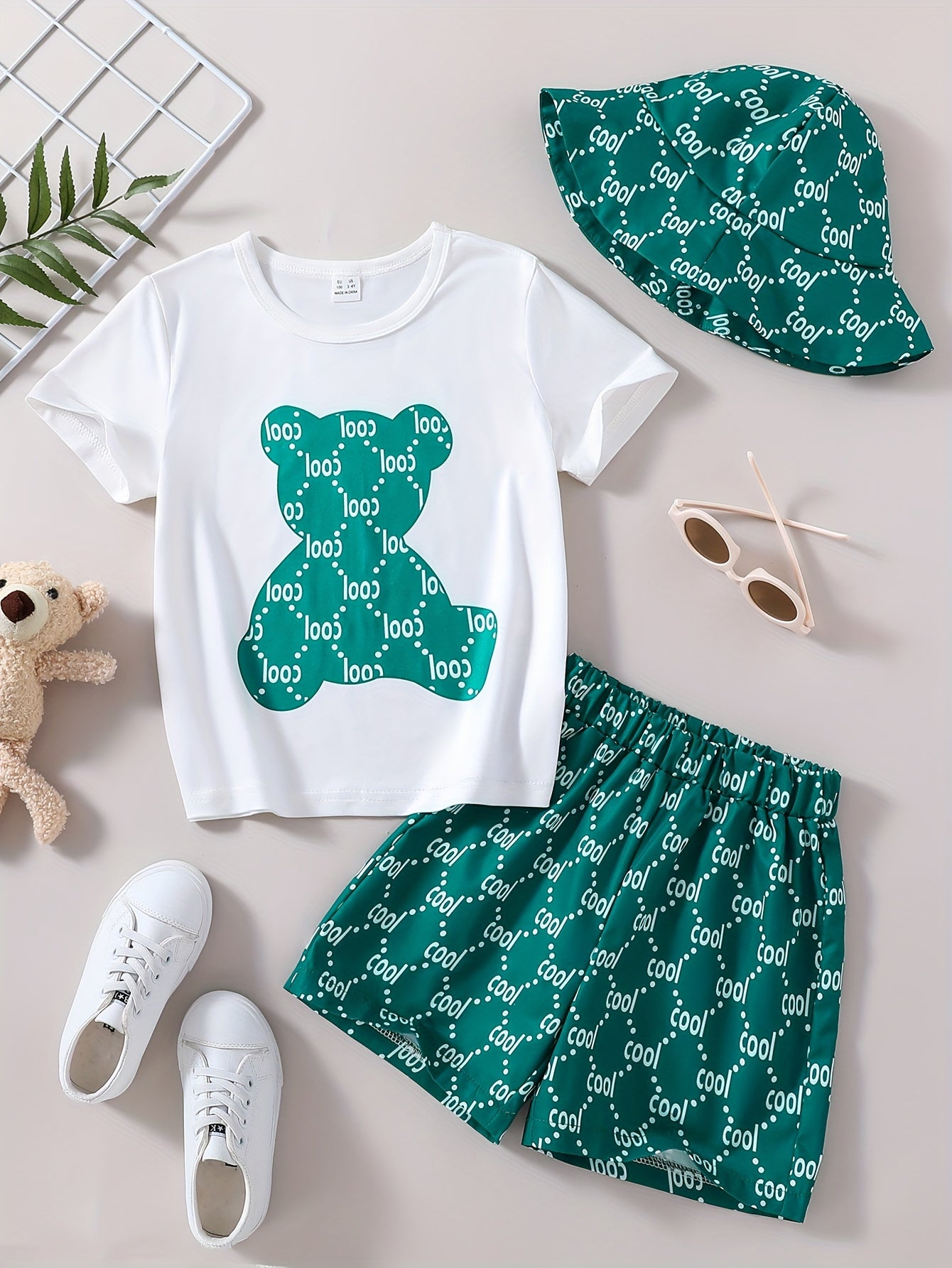 Bear Graphic Tee Top & Shorts & Hat 3pcs Suit Little Boys Outfit