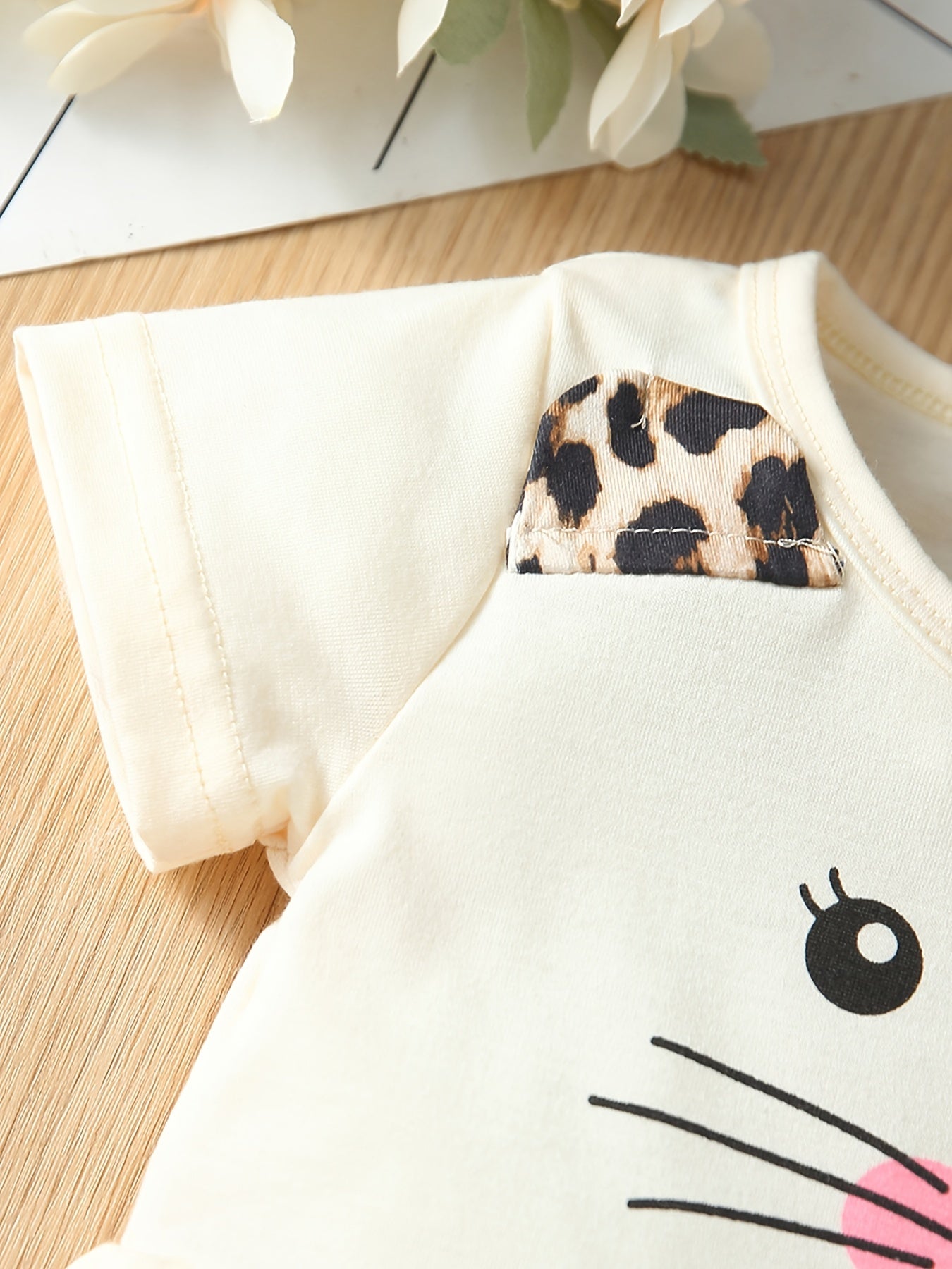 2pcs Girls Cat Cartoon Shirt & Leopard Print Pants Set