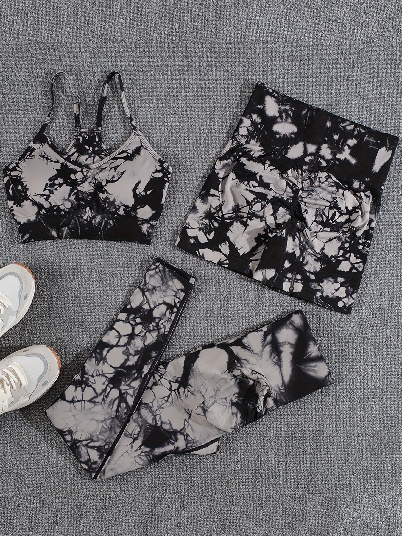 3pcs Tie Dye Cami Sports Bra & High Waist Shorts And Leggings Set