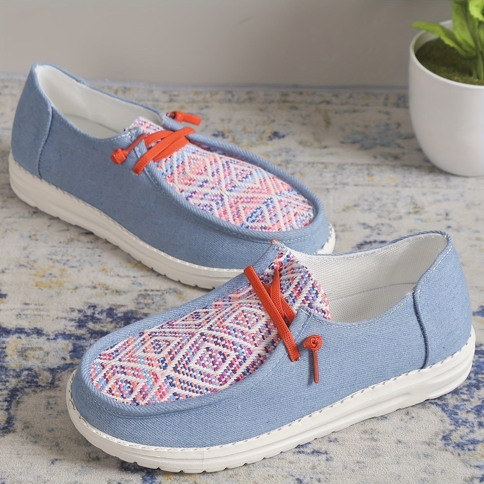 Women's Lightweight Canvas Lace-Up Walking Shoes