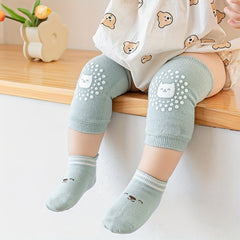 Baby Crawling Knee Pads & Anti-Slip Socks Set - Cartoon Animals Pattern