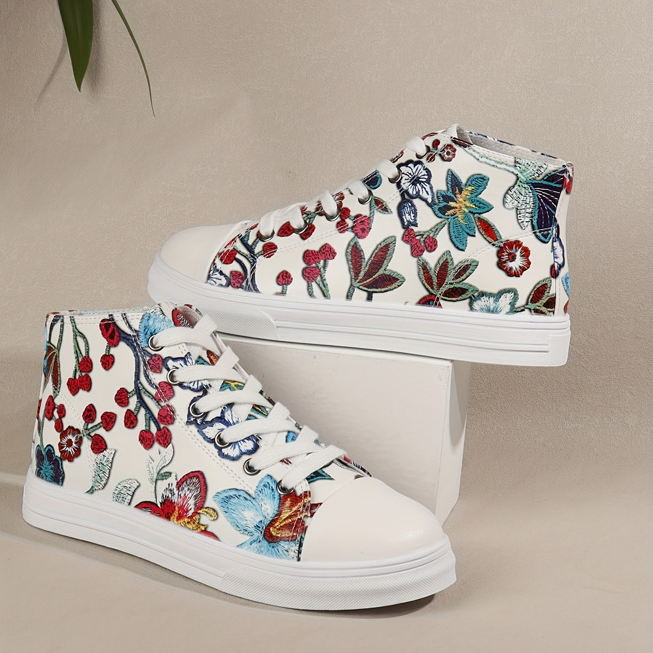 Flower Pattern Canvas Shoes Mid Top Lace Up Sneakers Lightweight Skate Shoes