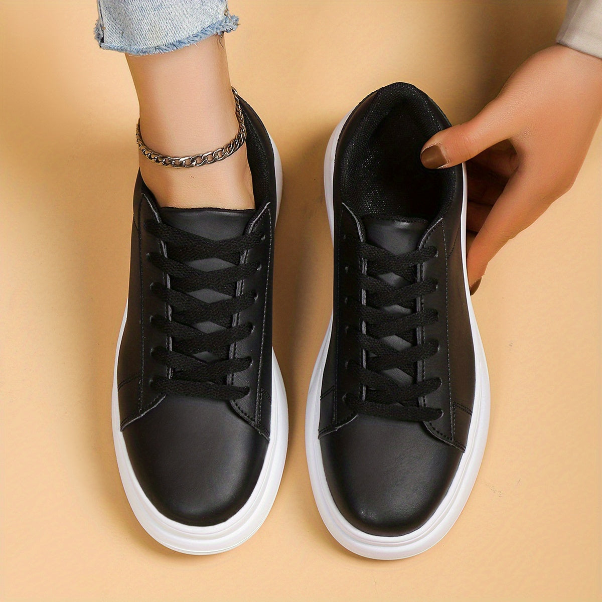 Women's Minimalist Solid Low Top Sneakers