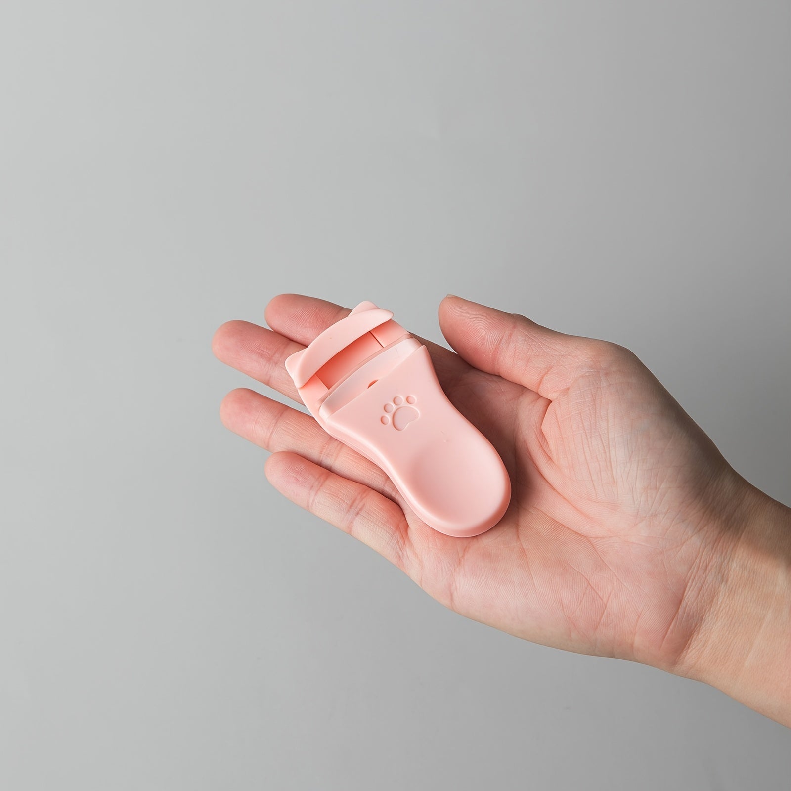 Wide Angle Eyelash Curler Paw Pattern Durable Lash Curler Portable Beauty Tool