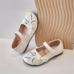 Chinese Embroidered Flower Flat Shoes for Girls Spring/Autumn