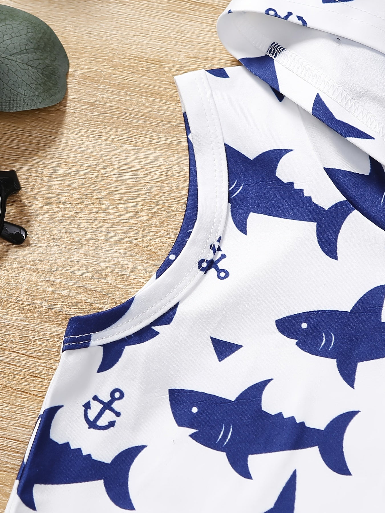 2pcs Shark Graphic Boys Hooded Tank Top&Shorts Set