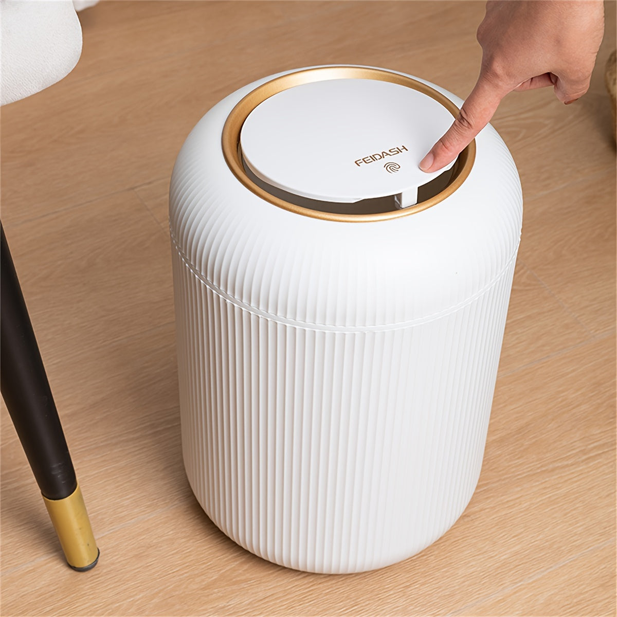 3 9 5L Anti Odor Trash Bin With Lid And Fashionable Plastic Trash Can