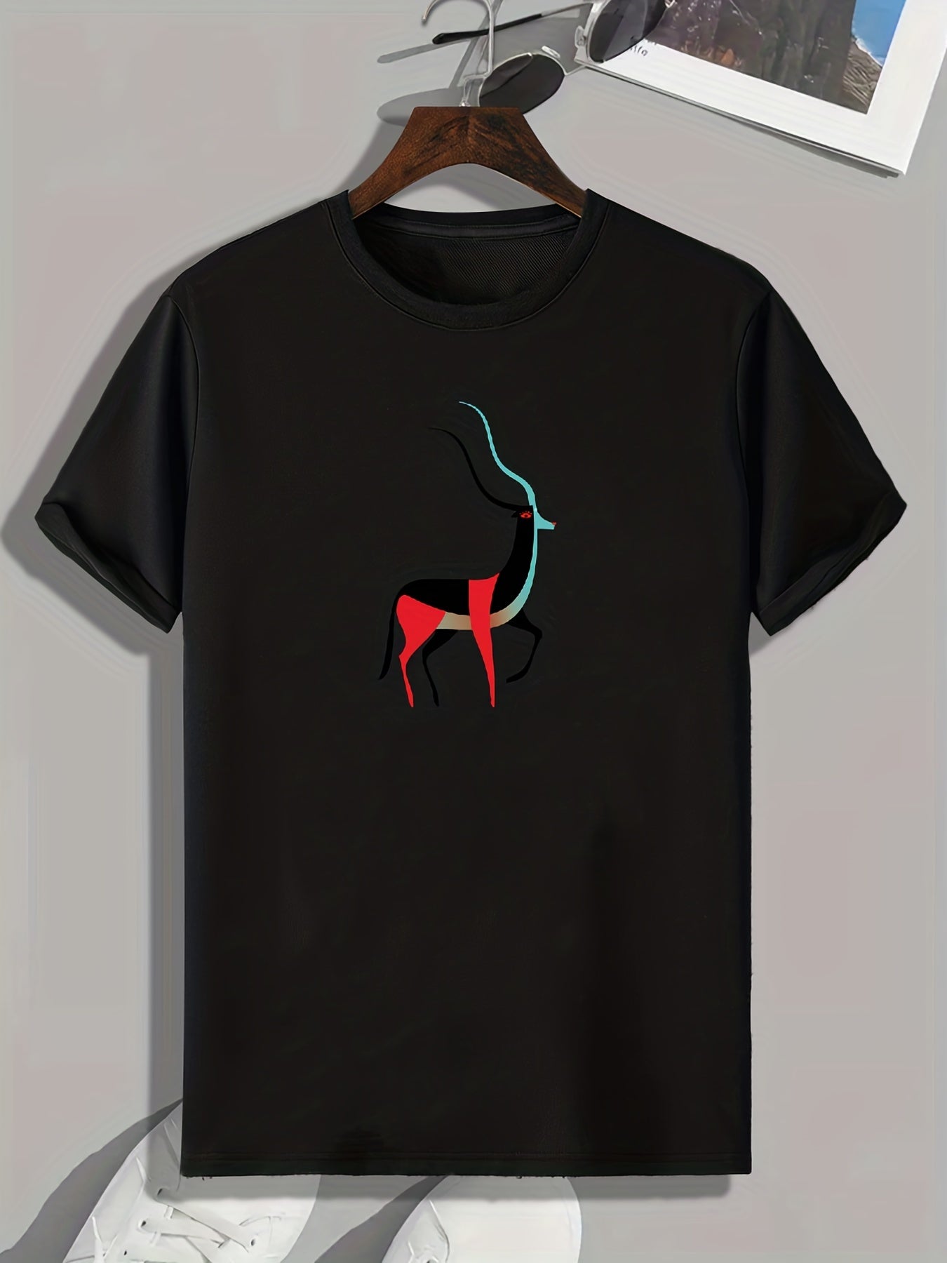 Abstract Deer Print Men's Comfy T-shirt for Outdoor Summer