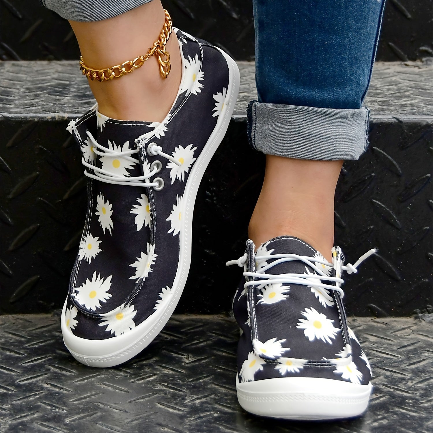 Daisy Print Canvas Low Top Lace Up Casual Shoes