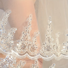 Short Lace Edge Bridal Wedding Veil with Comb