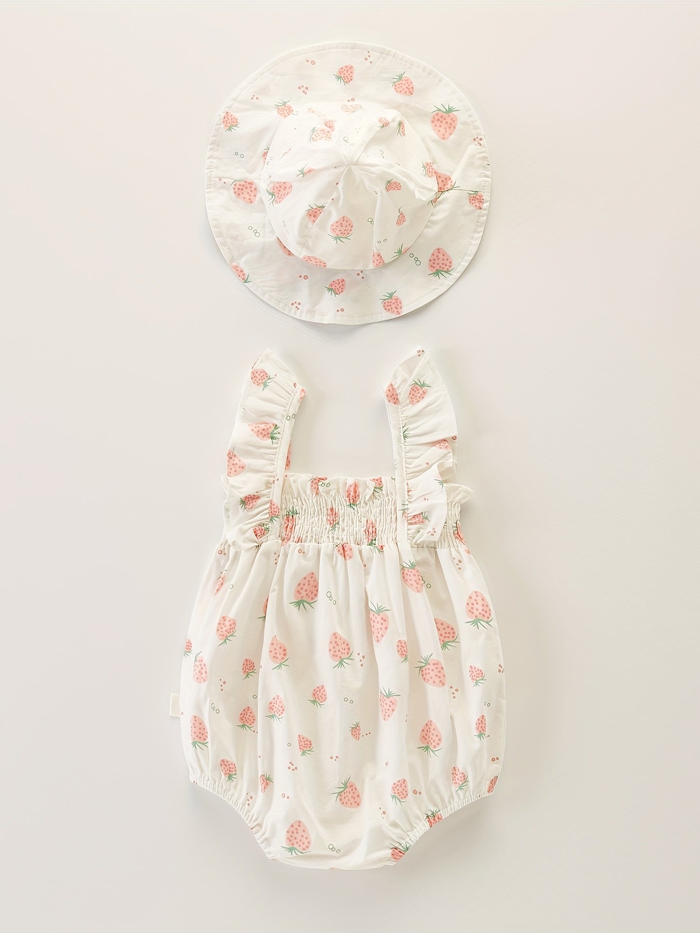 2pcs Baby Girls Floral Strawberry Print Onesie & Hat Set