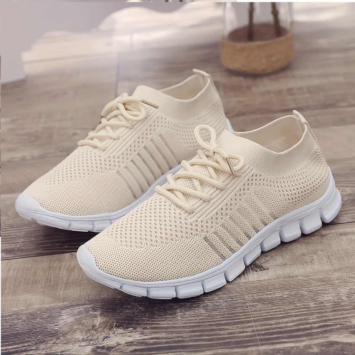 Women's Breathable Mesh Tennis Shoes Lightweight Lace Up Travel Shoes
