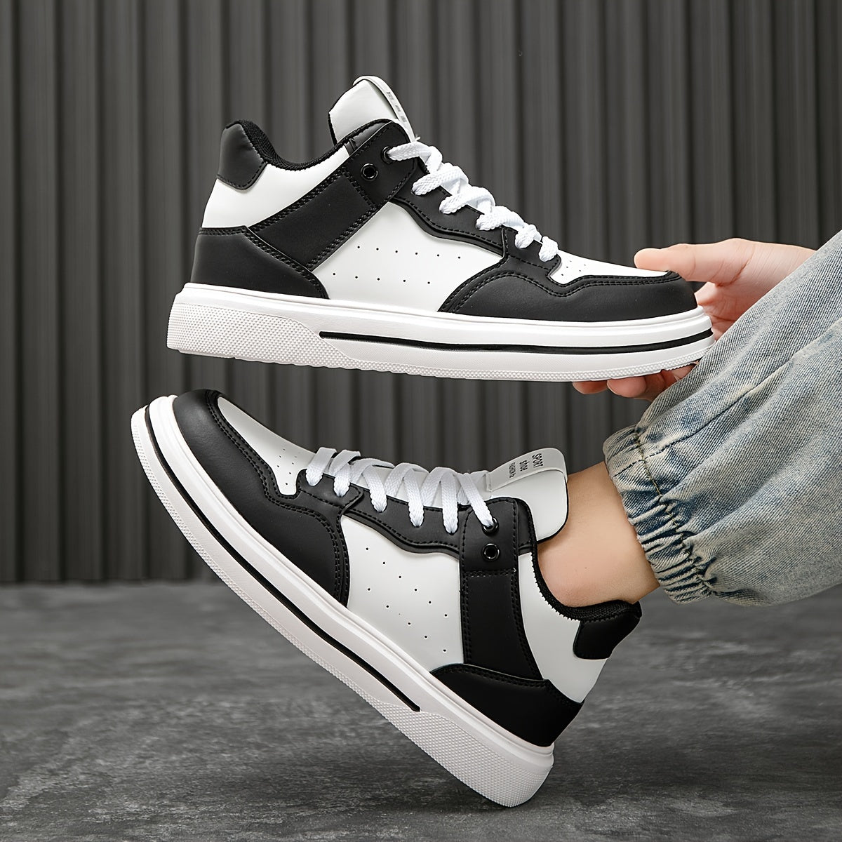 Men's Color Block Skate Shoes Non Slip Casual Lace Up Sneakers