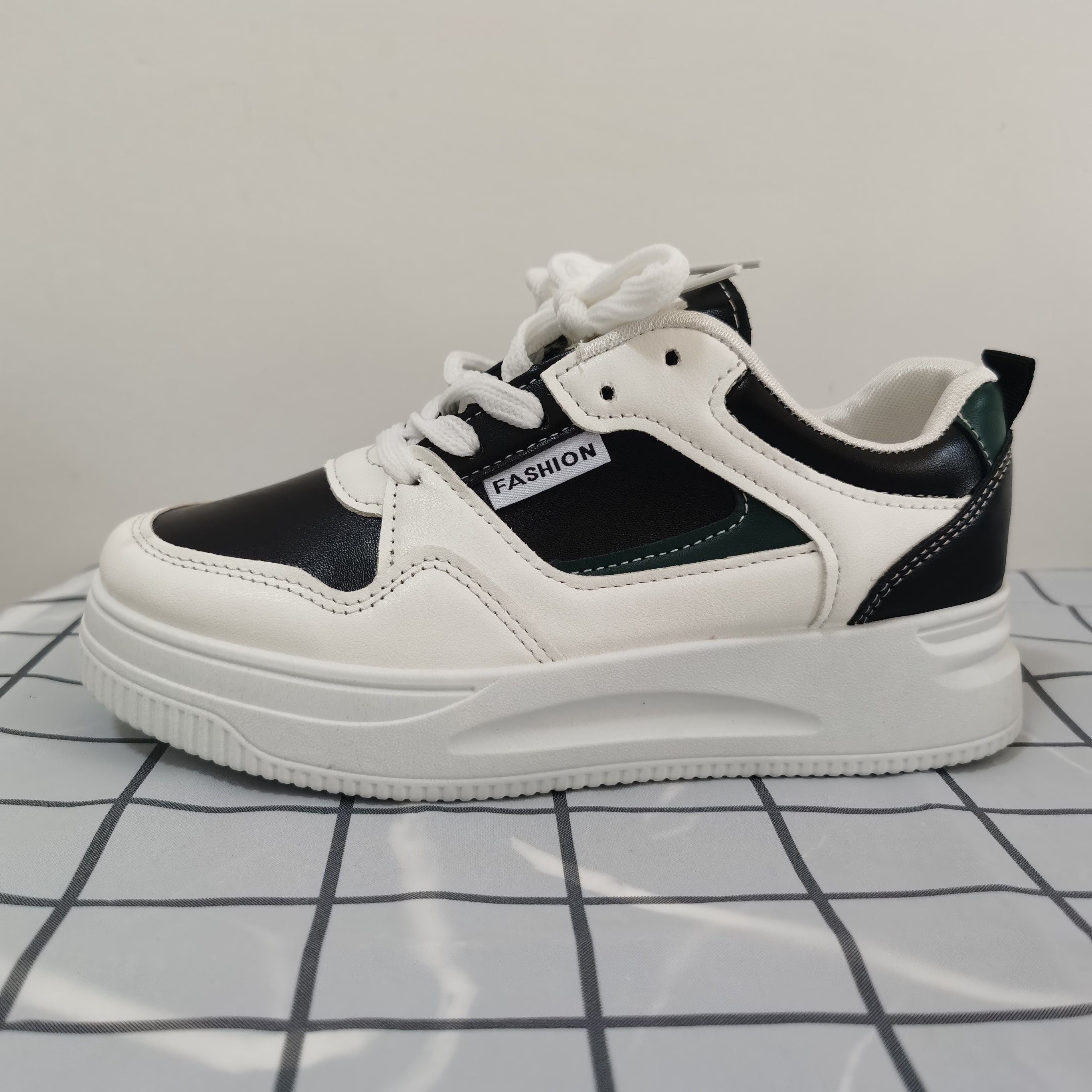 Women's Low Top Lace-Up Skate Shoes Colorblock Sneakers