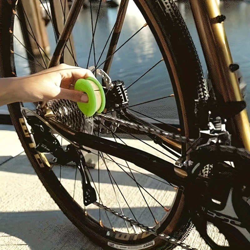 Portable Antirust Oiler Tool for Easy Bike Chain Maintenance