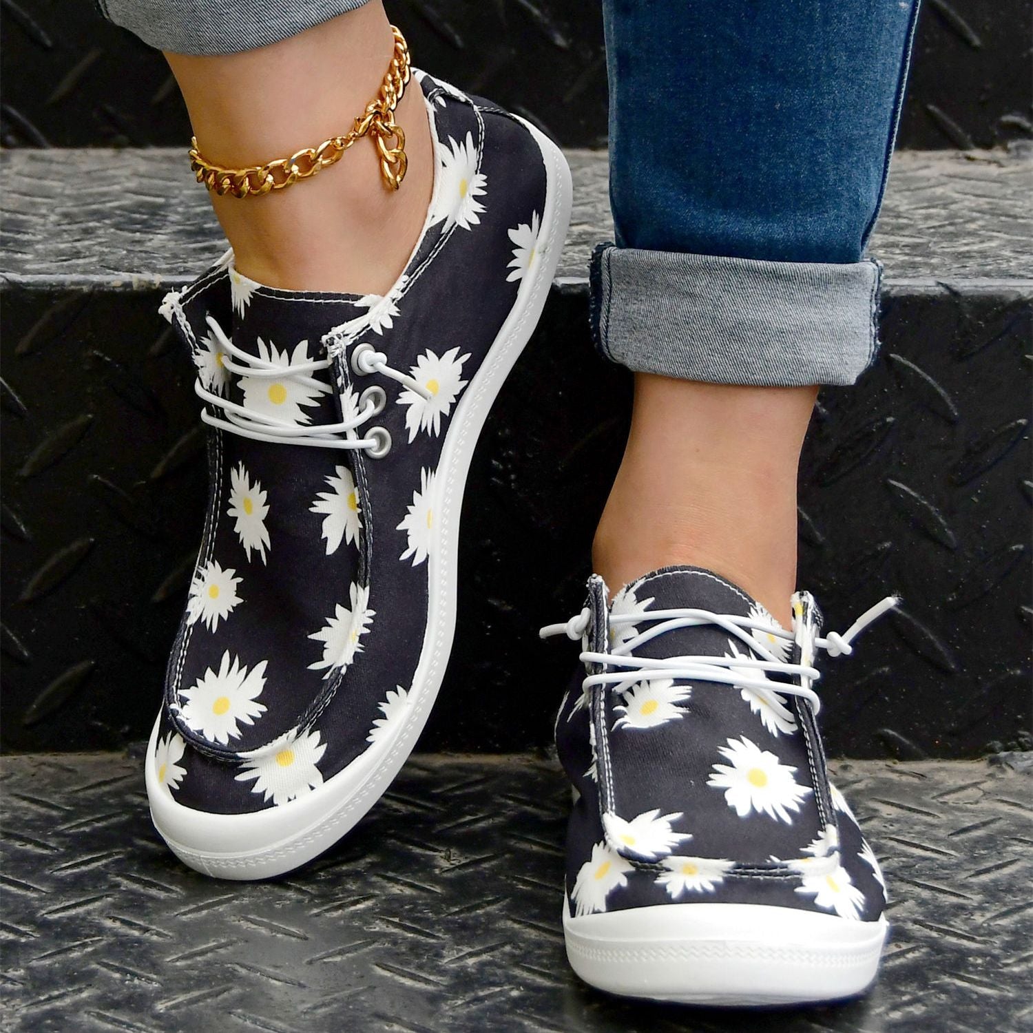 Daisy Print Canvas Low Top Lace Up Casual Shoes